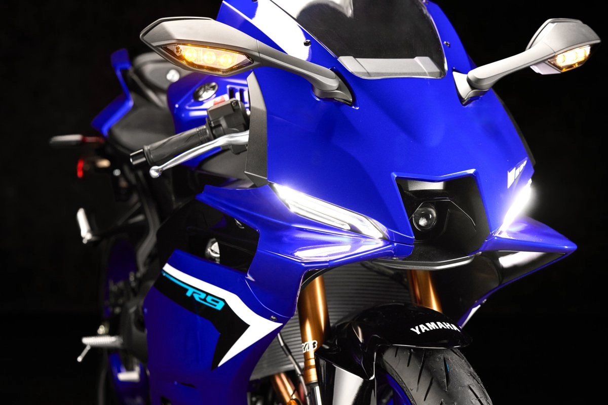Pure Yamaha R-Series Style