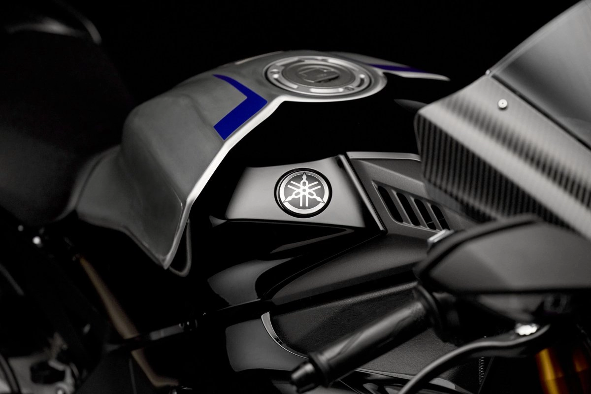 Sharp Styling with Unique R1M Features